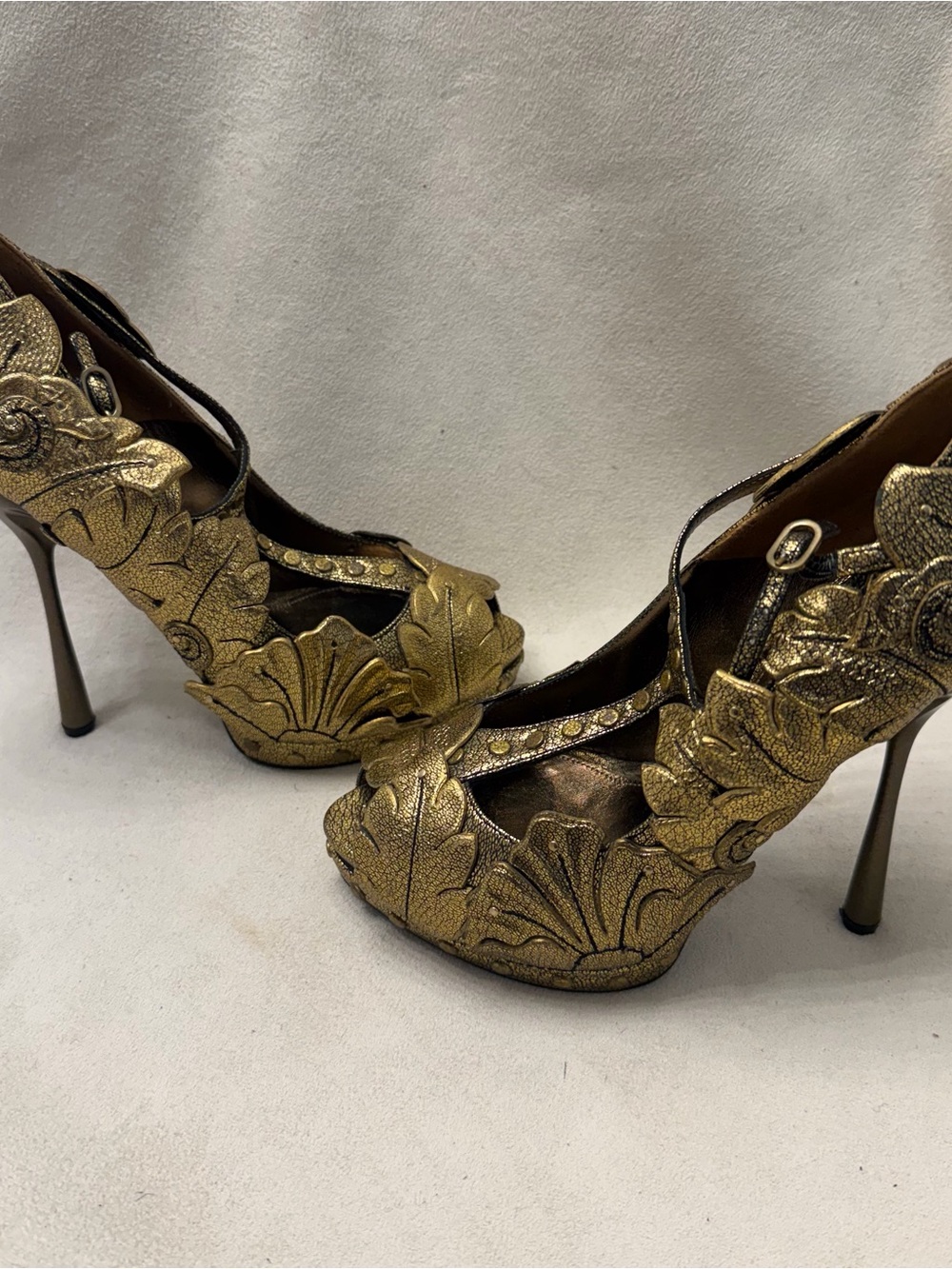 Alexander McQueen x Sarah Burton Gold Embellished Floral High Heel Peep-Toe Pump - Picture 6 of 7